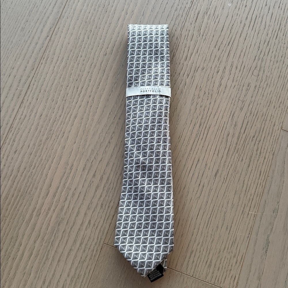 NWT Perry Ellis Portfolio Gray Geometric Patterned Tie
